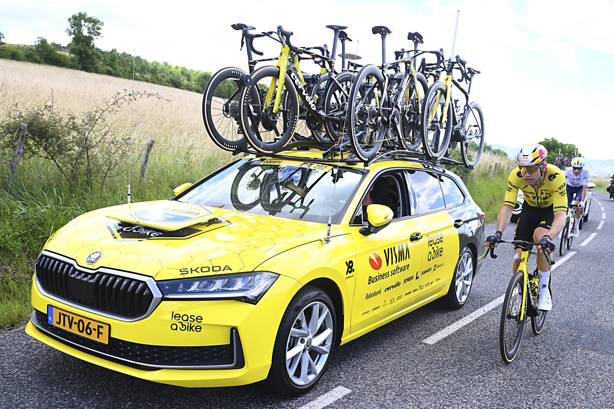 Visma Lease a Bike ploegleiderswagen